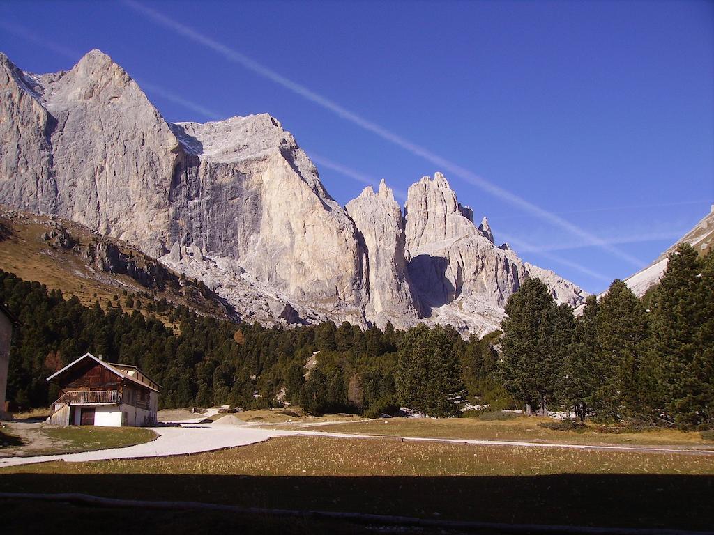 Rifugio Gardeccia Hutte 호텔 포자 디 파사 외부 사진
